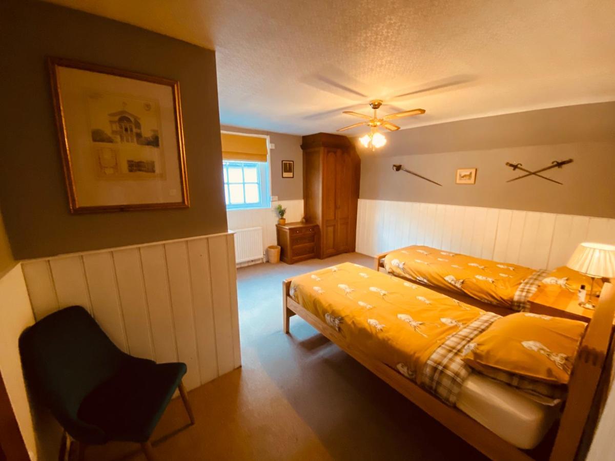 The Swan Inn Мидхърст Стая снимка