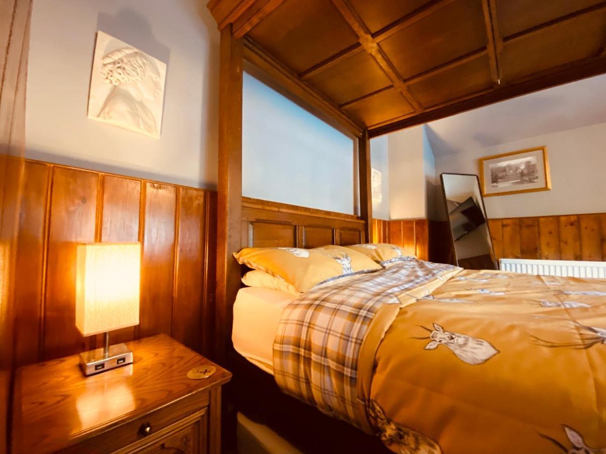 The Swan Inn Мидхърст Стая снимка