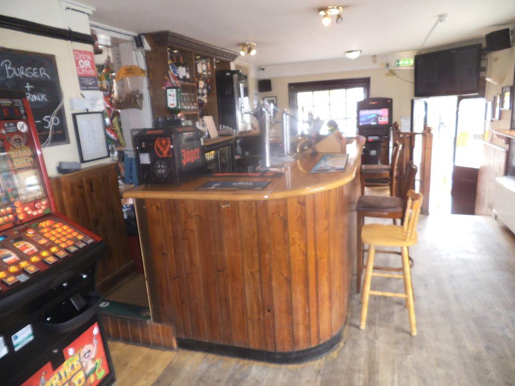 The Swan Inn Мидхърст Екстериор снимка