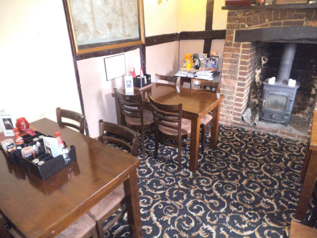 The Swan Inn Мидхърст Екстериор снимка