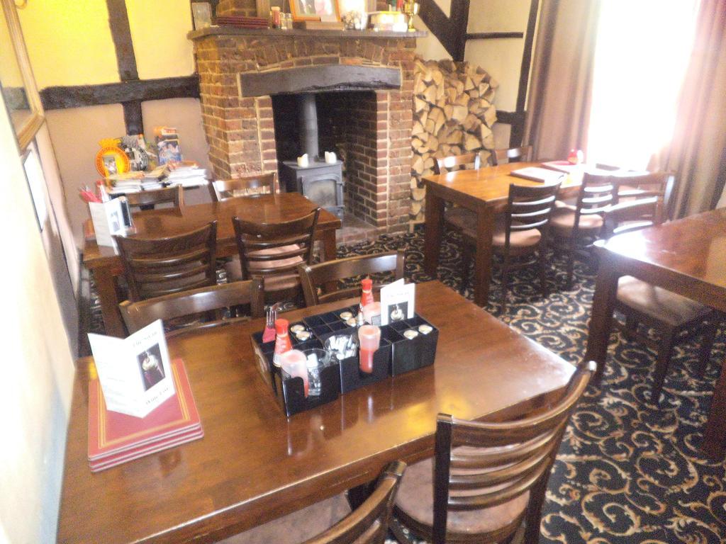 The Swan Inn Мидхърст Екстериор снимка
