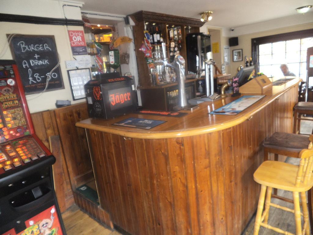 The Swan Inn Мидхърст Екстериор снимка