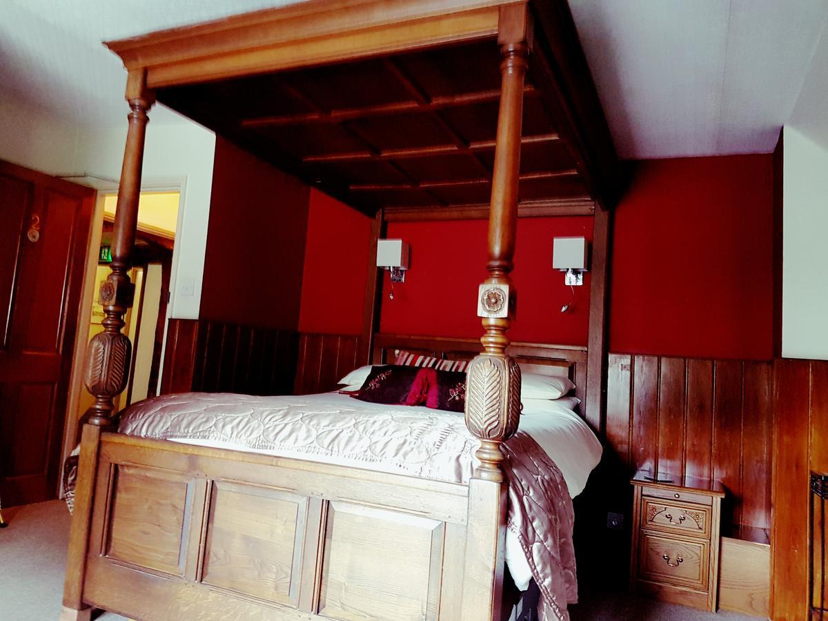 The Swan Inn Мидхърст Екстериор снимка